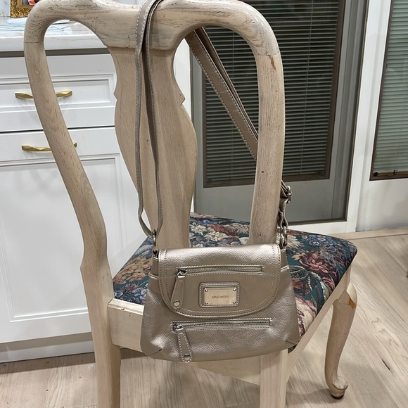 NINE WEST FAUX LEATHER TAUPE METALLIC COLOR CROSSBODY BAG WITH SILVER HARDWARE - Picture 9 of 10